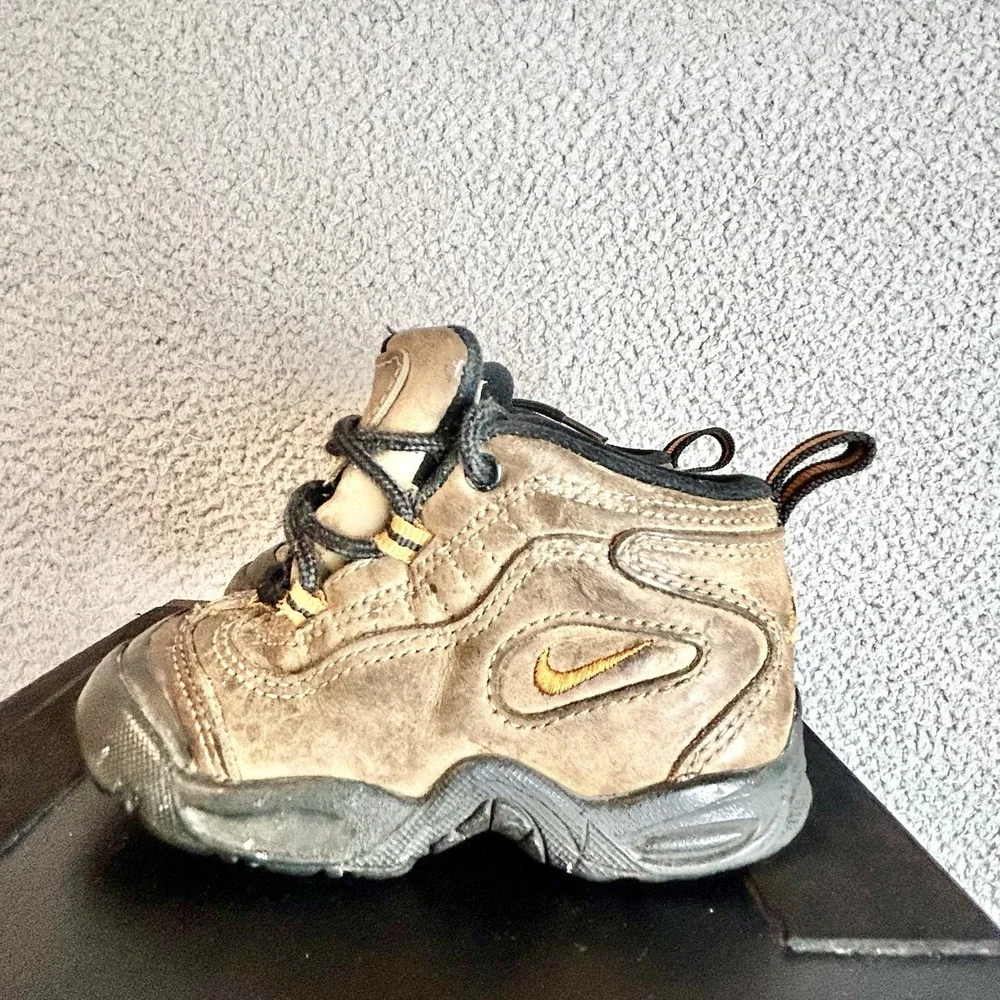Vintage 90s Nike ACG Trail Compound Hiking Boot Tan Suede Leather Baby Size 7C